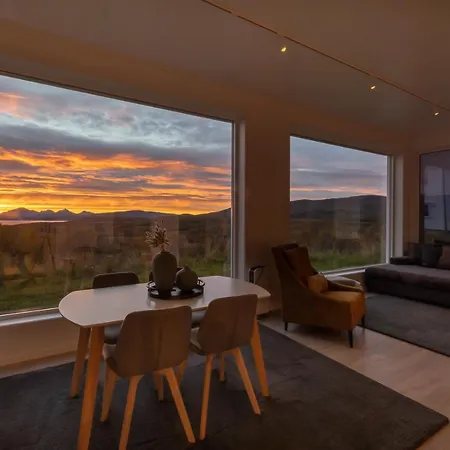 Aurora Borealis Observatory * Silsand